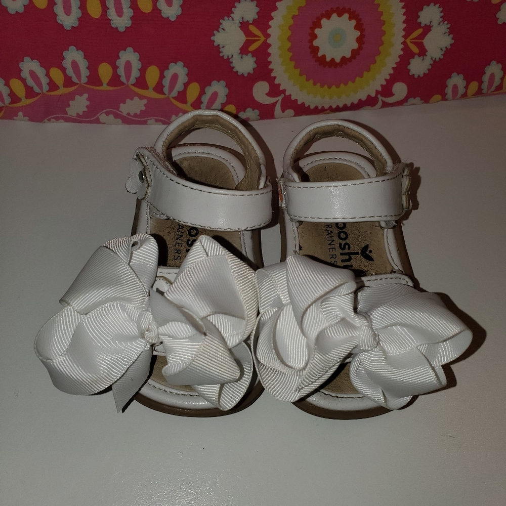 Mooshu squeaker shoes